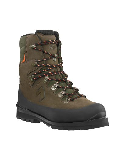 HAIX NATURE TWO GTX on väändekindel ja jäik saabas metsa või mägedesse jahtimiseks. Tallale saab kinnitada naelad
